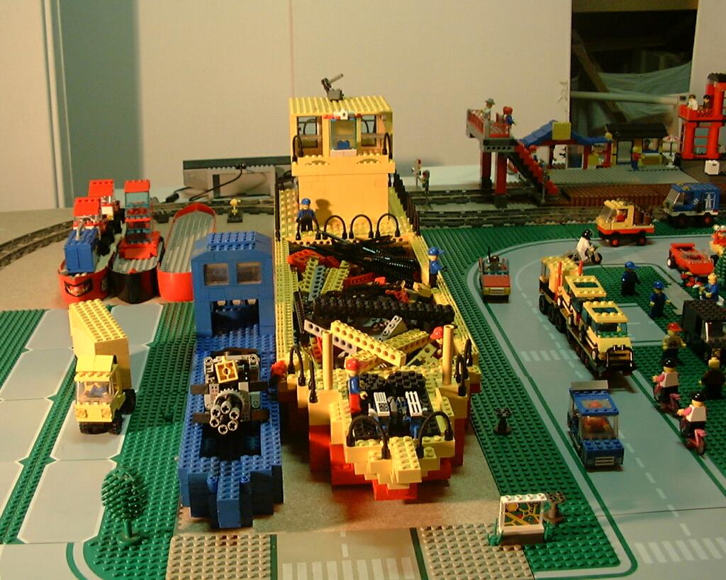 legoapr200243.jpg