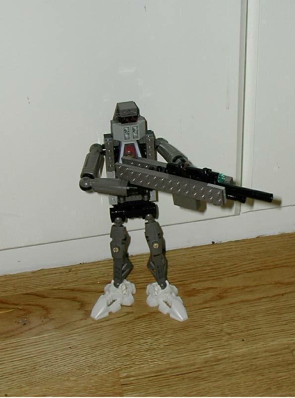 mecha_whole_body_and_gun.jpg