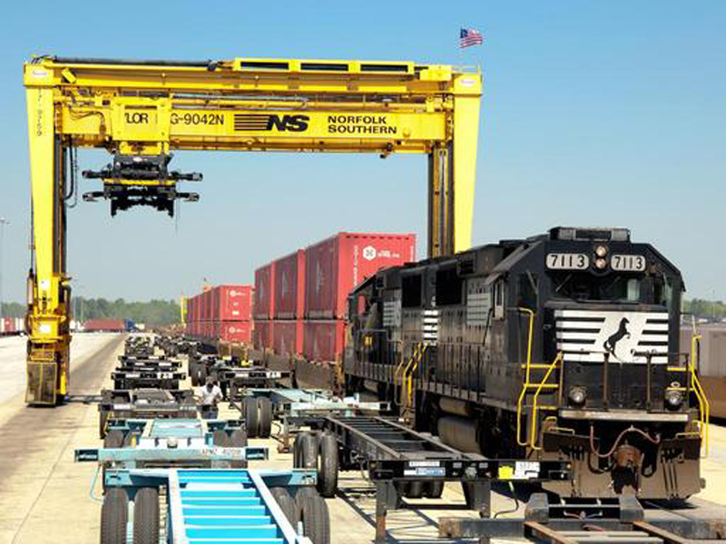 hub-train-ns-crane-1.jpg