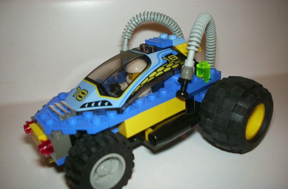 legocar1.jpg