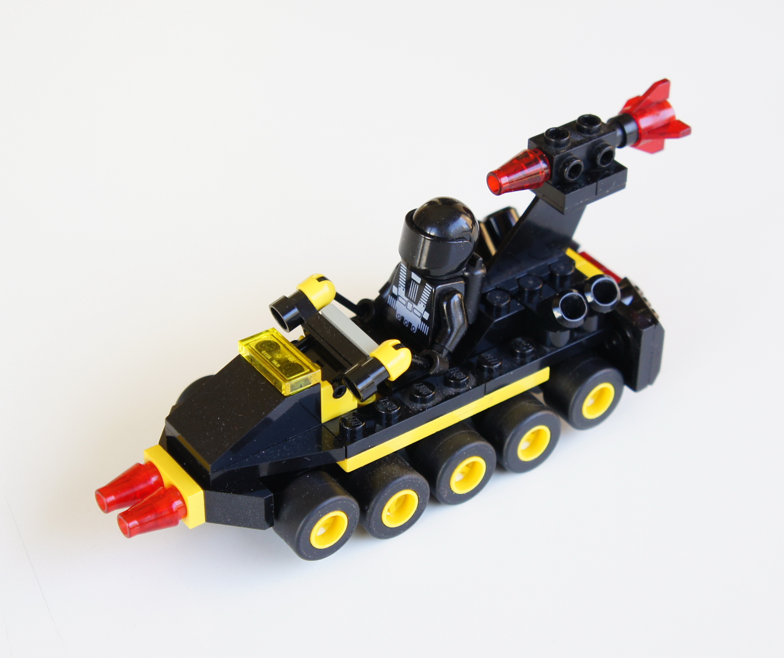 blacktrack-01.jpg