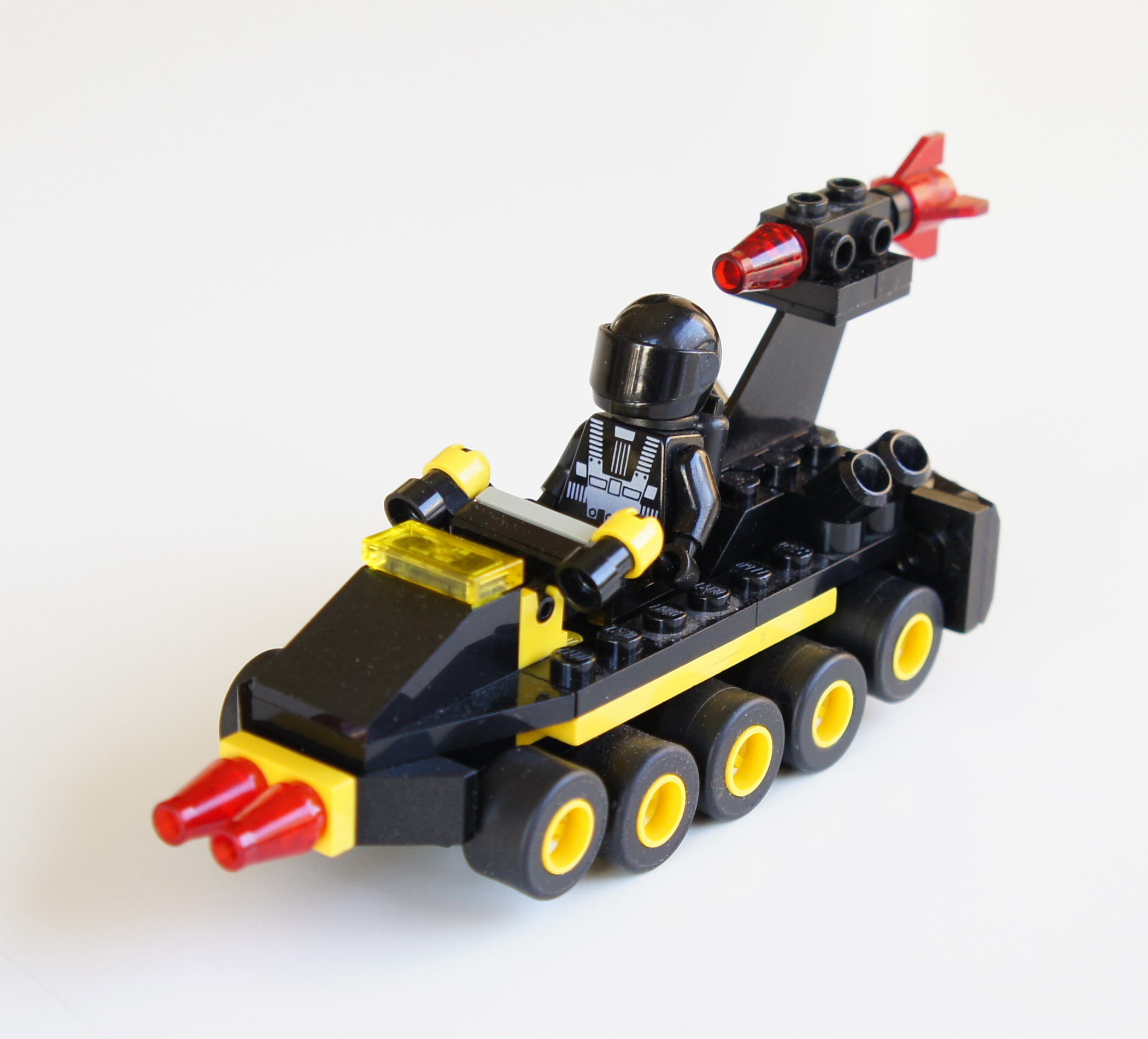 blacktrack-02.jpg