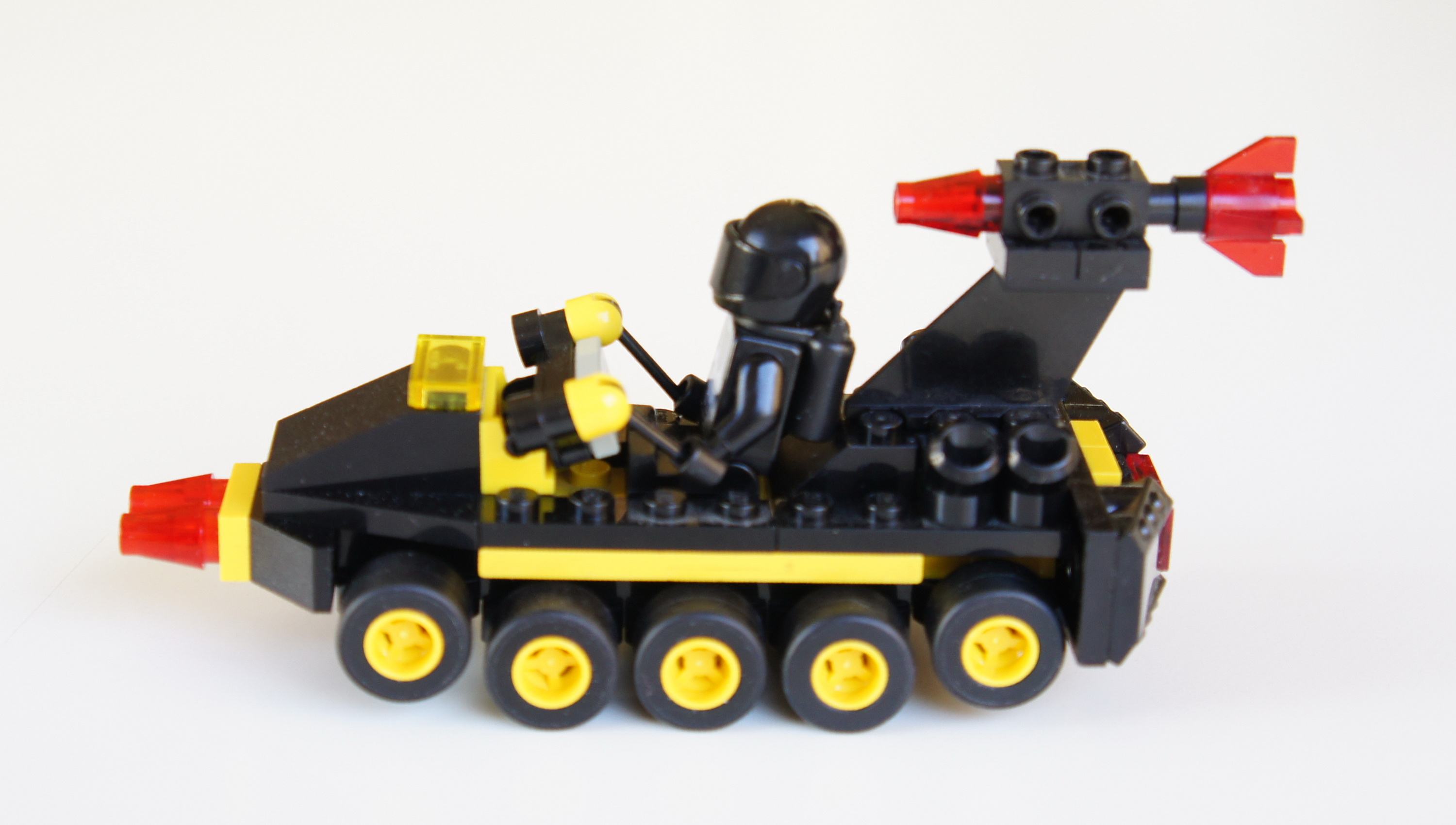 blacktrack-03.jpg