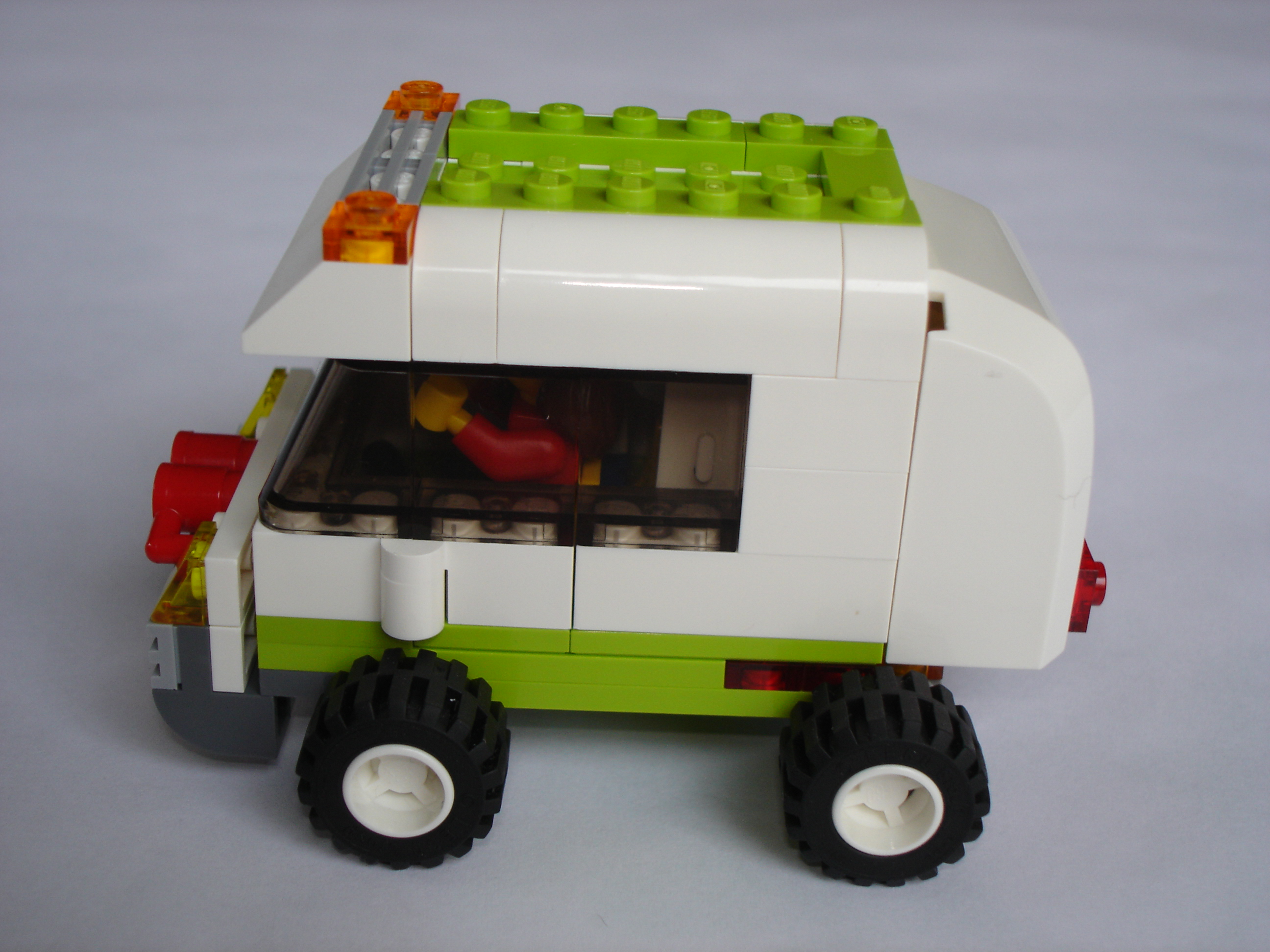 02-drone_van.jpg