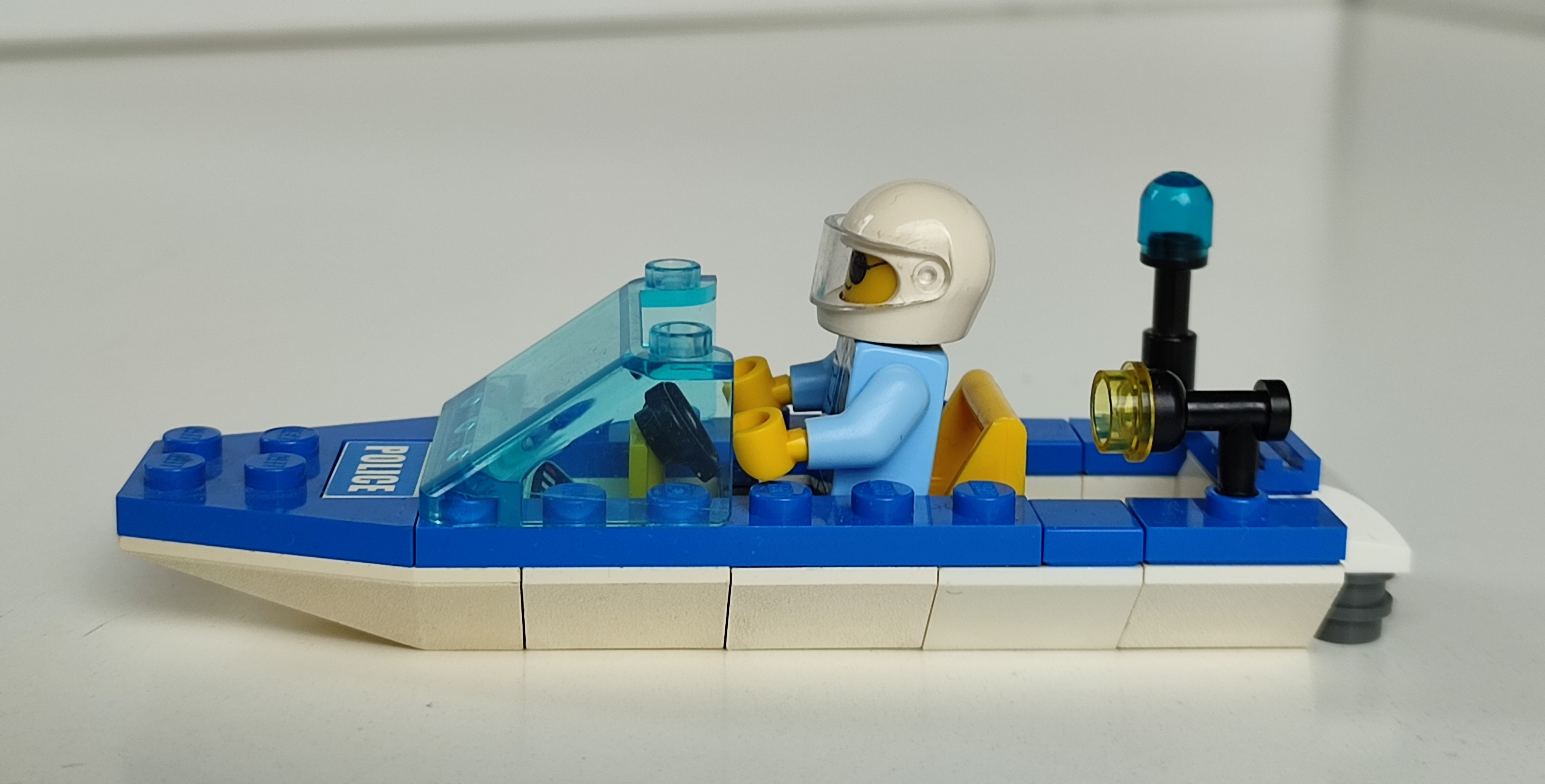 police_boat-03.jpg