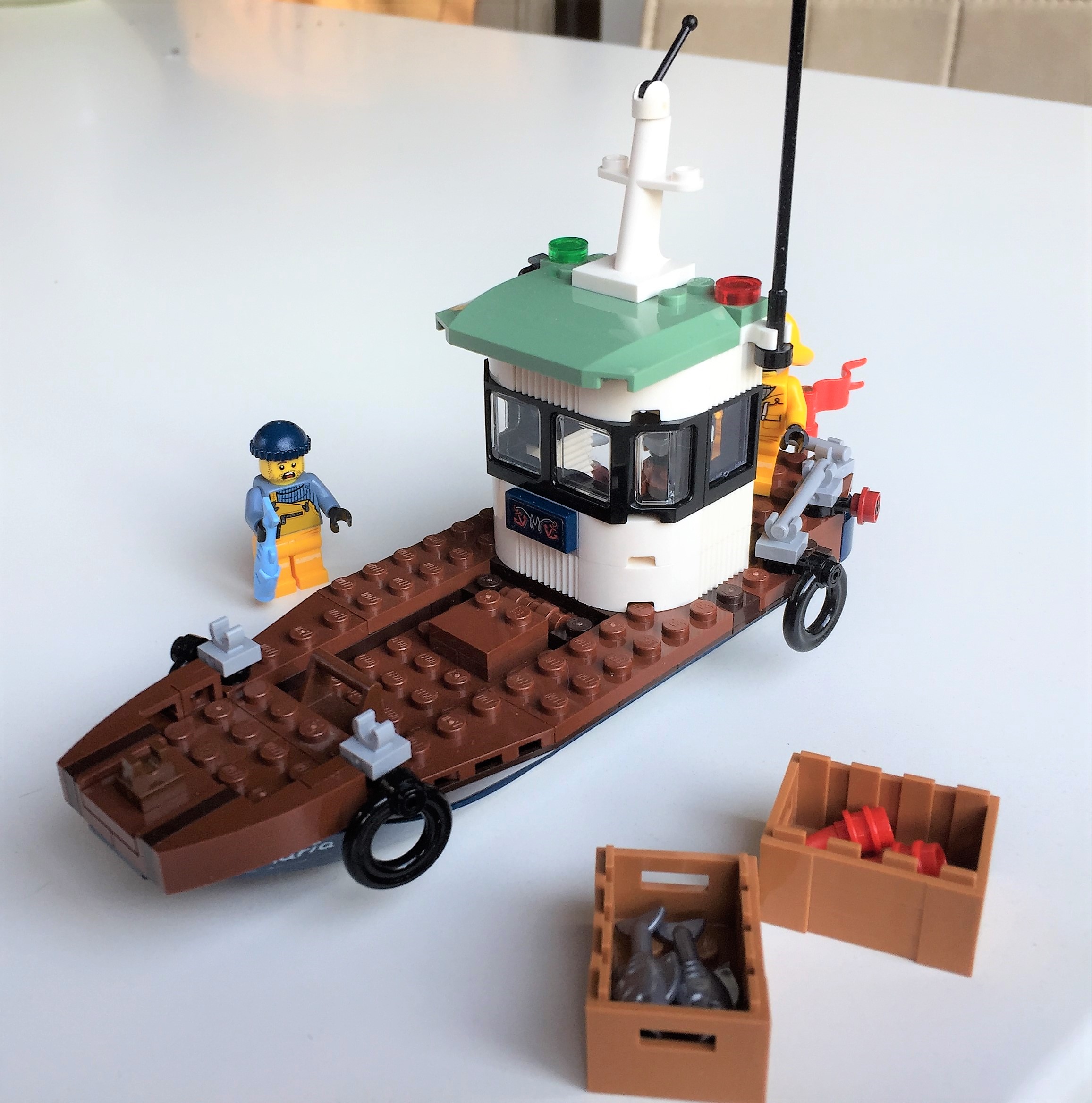 04-fishing_boat.jpg