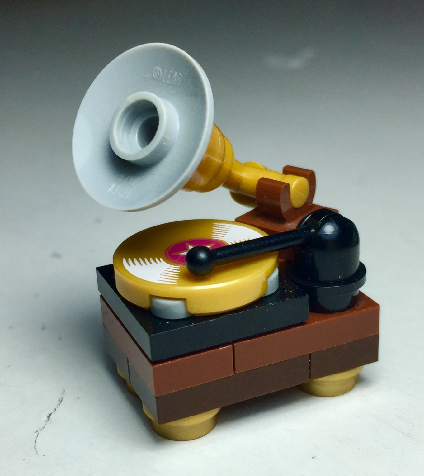 gramofon-recreated.jpg