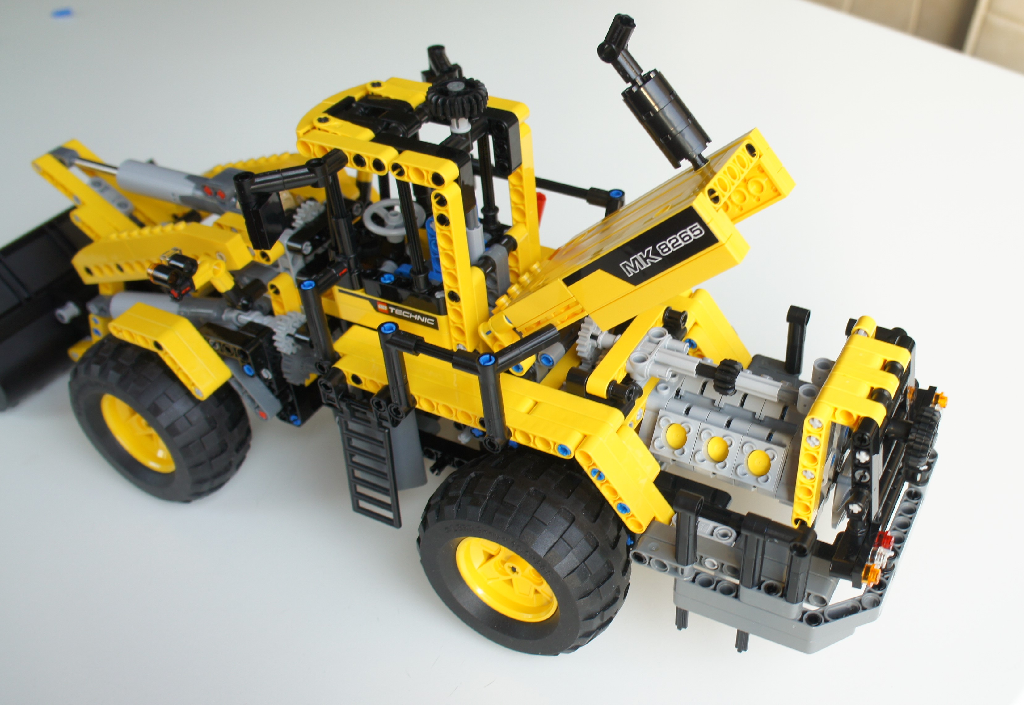 28-engine.jpg