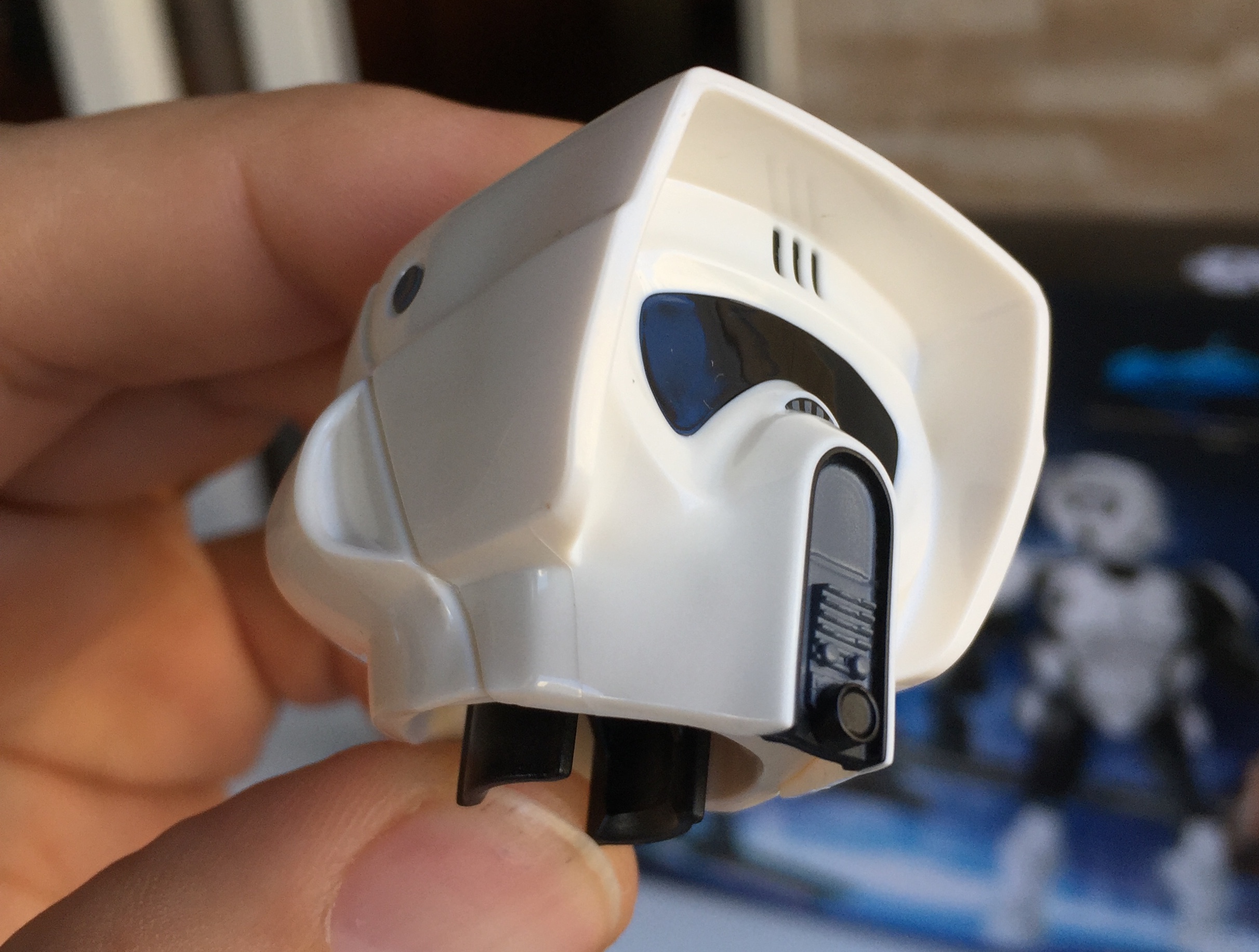 07-helmet_detail.jpg
