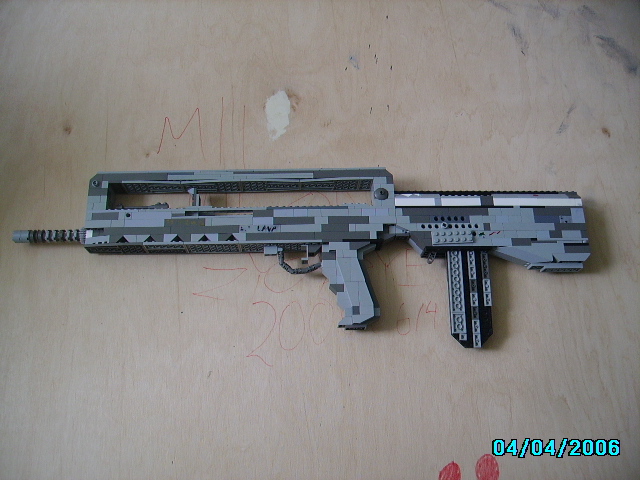 famas_001.jpg