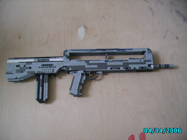 famas_003.jpg