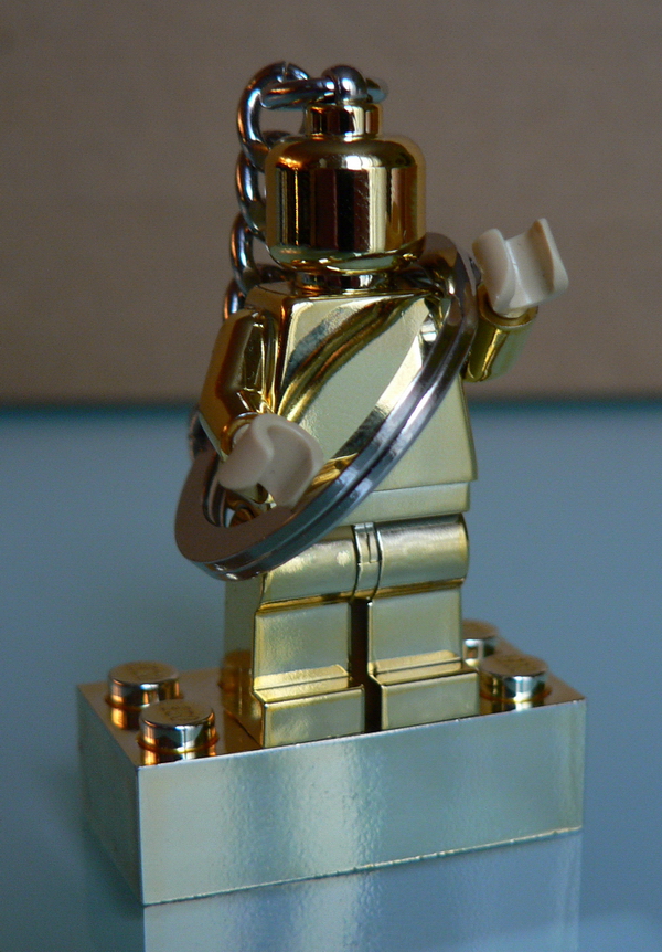 gold_minifig.jpg