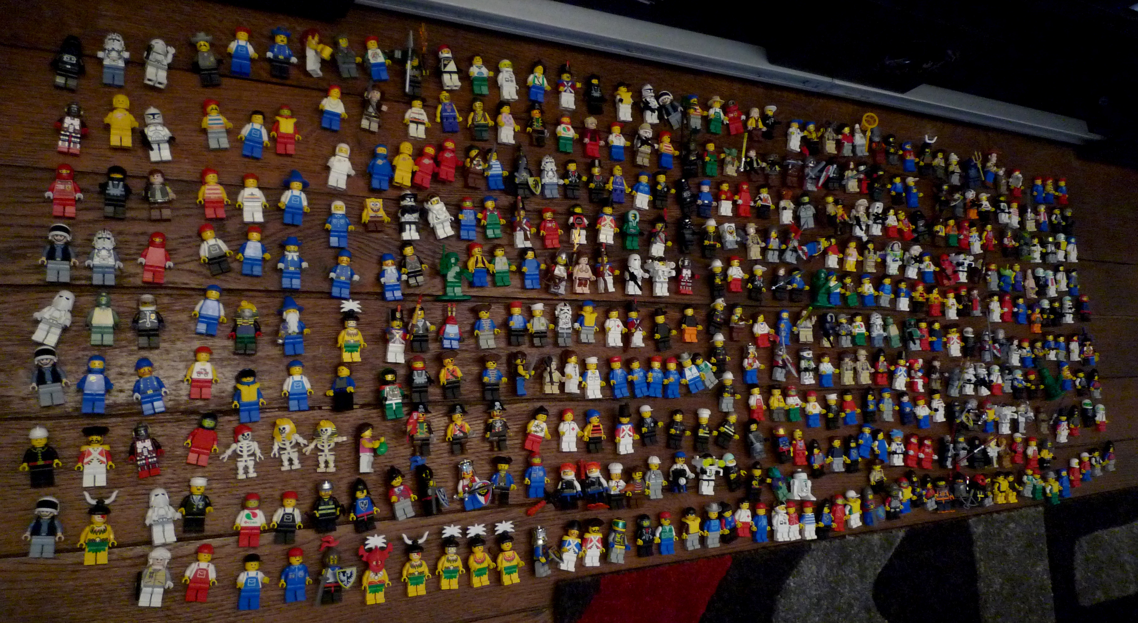 minifigs-400.jpg