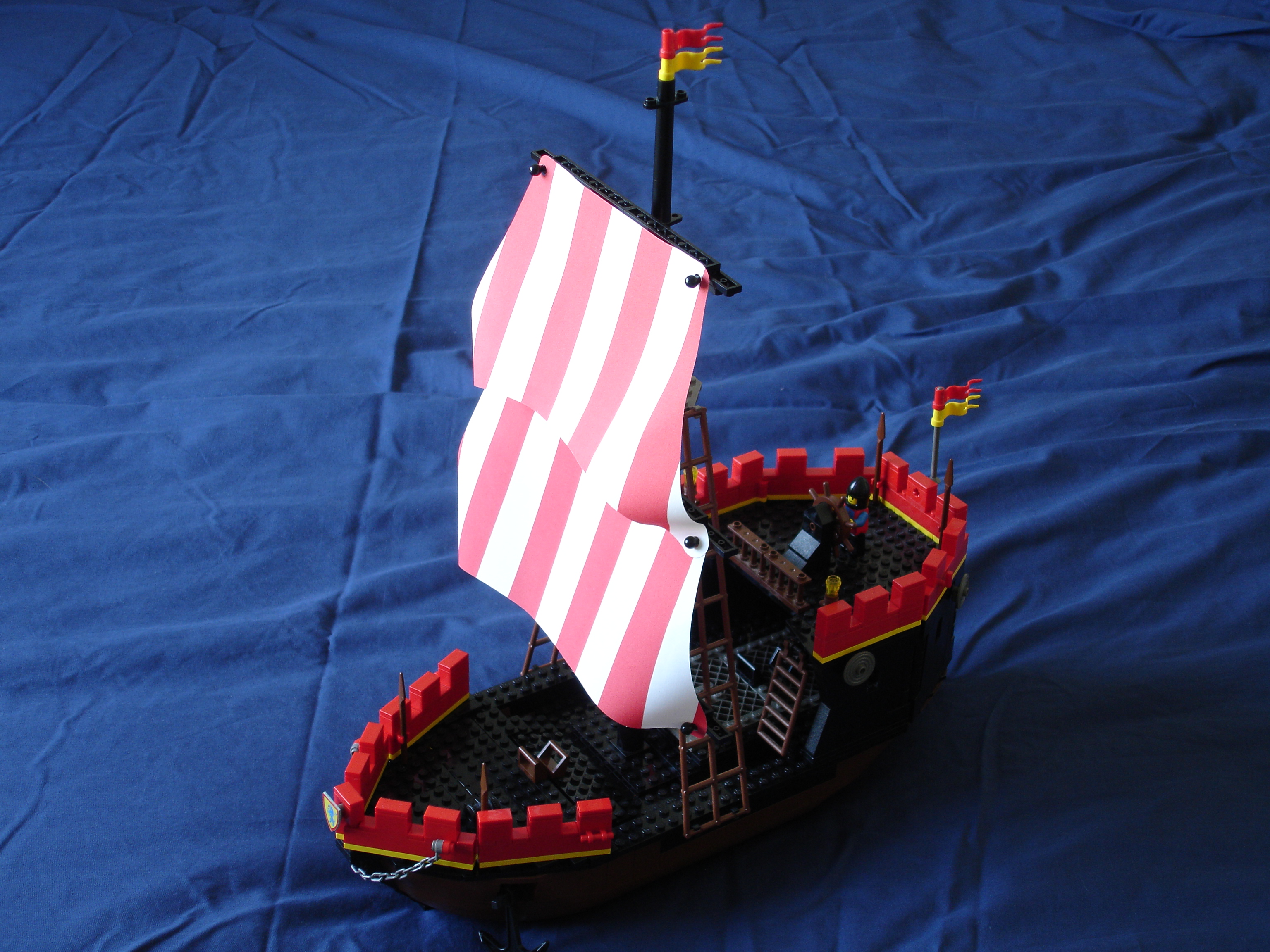 lego_roundship.jpg