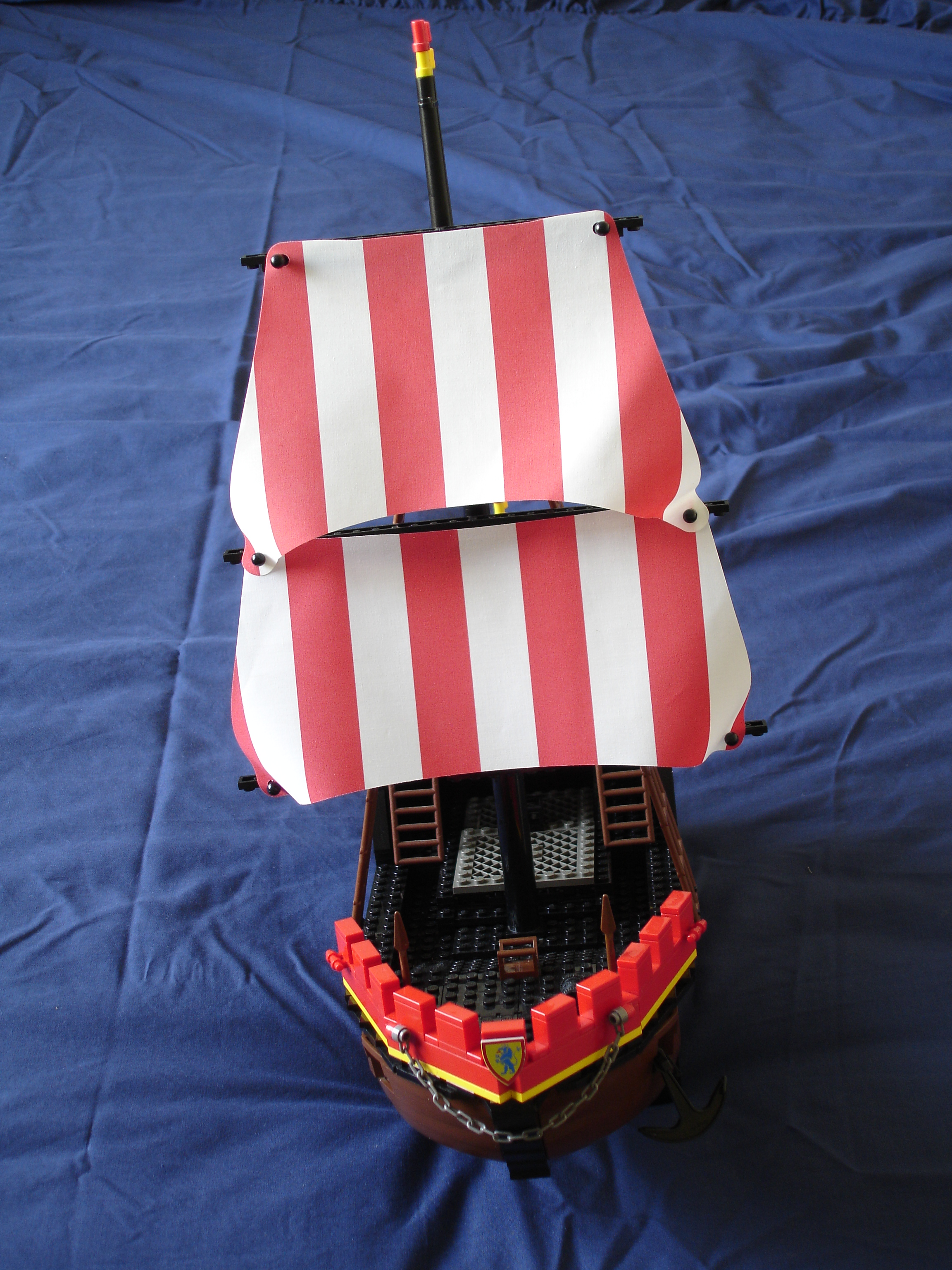 lego_roundship2.jpg