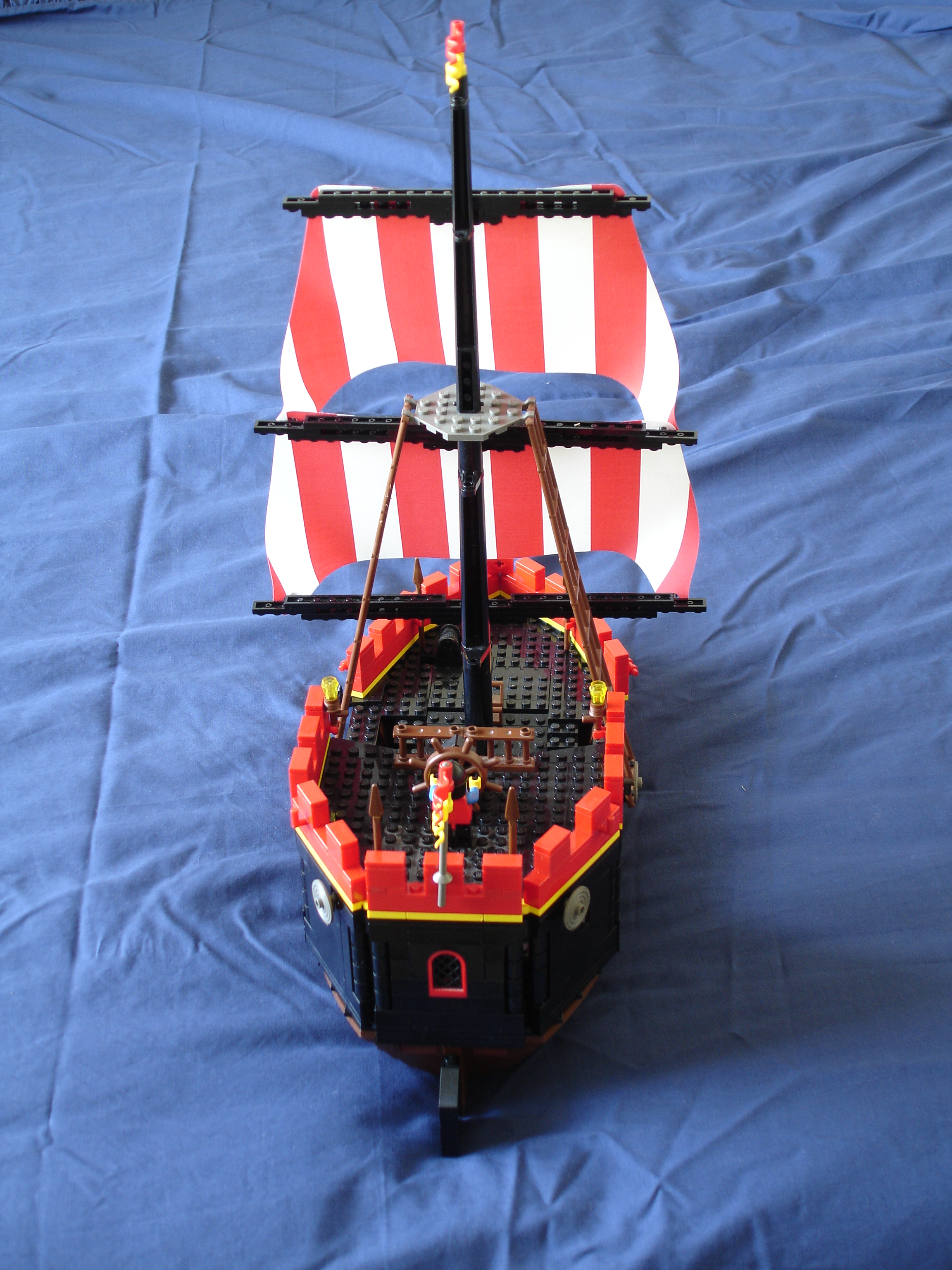 lego_roundship3.jpg