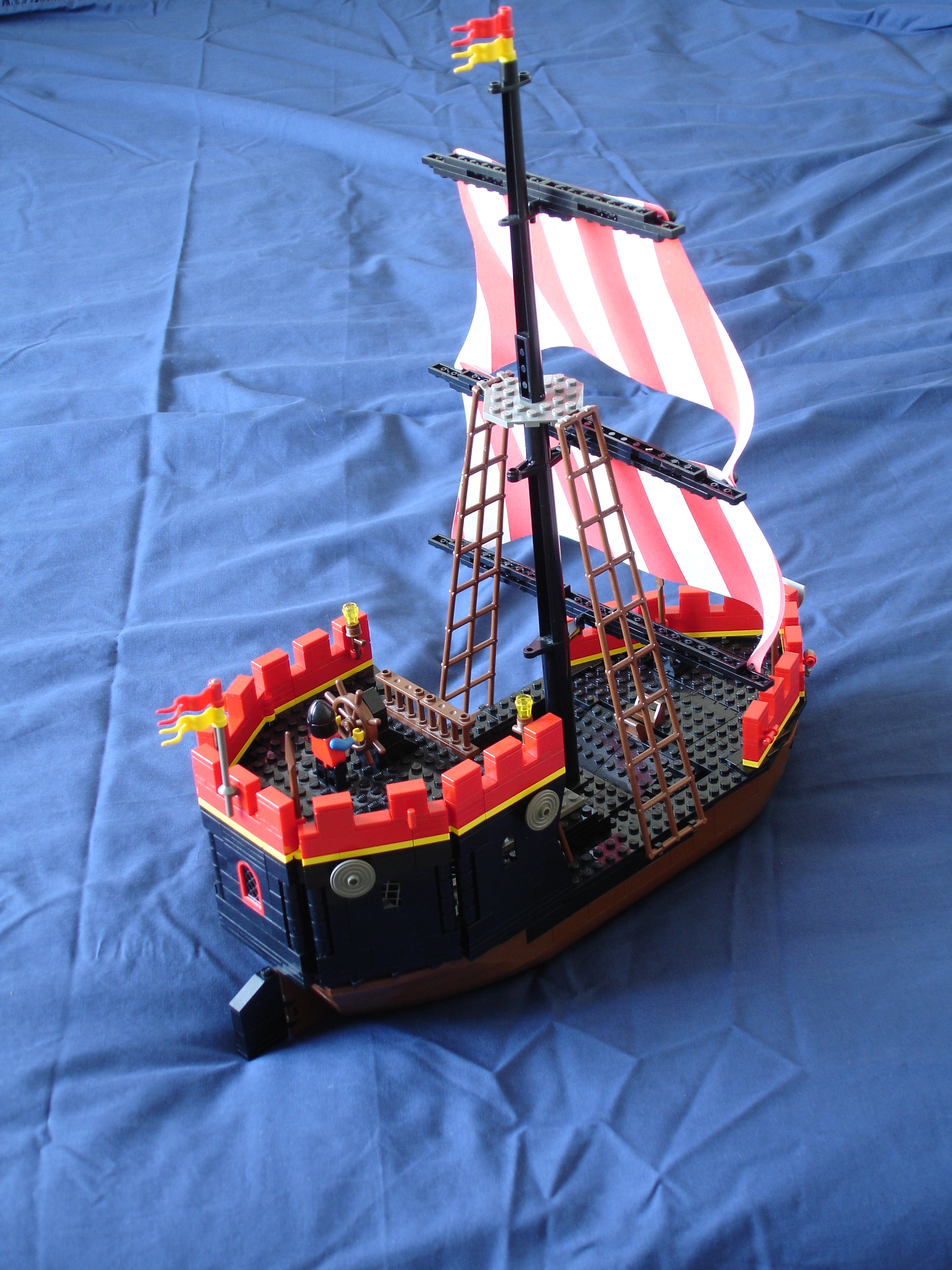 lego_roundship4.jpg