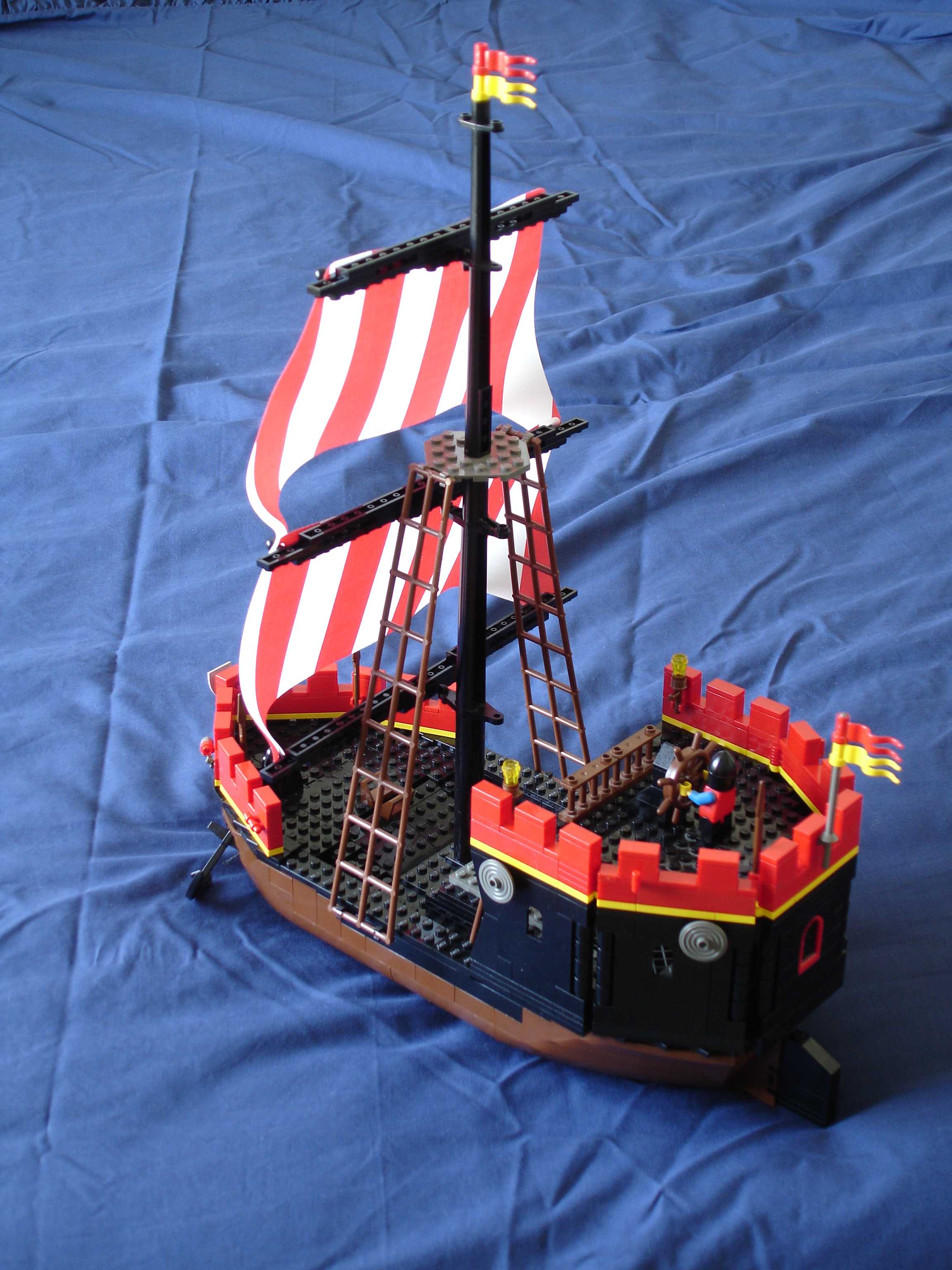 lego_roundship5.jpg