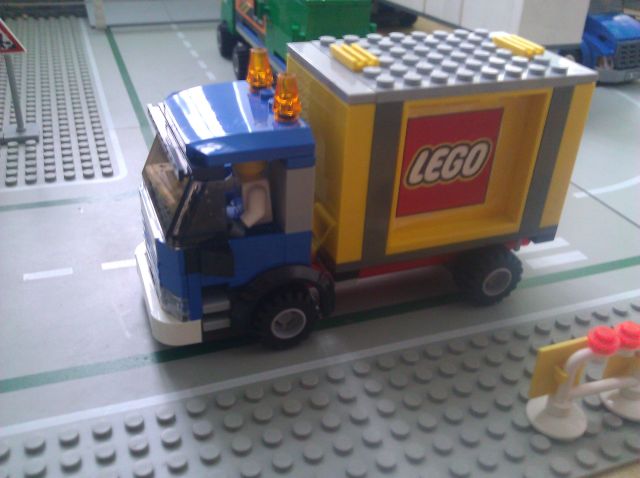 7994_truck_with_lego_container.jpg