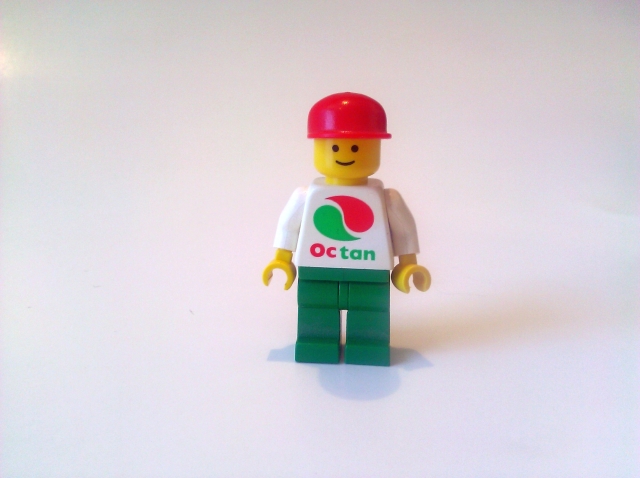 02-minifig.jpg