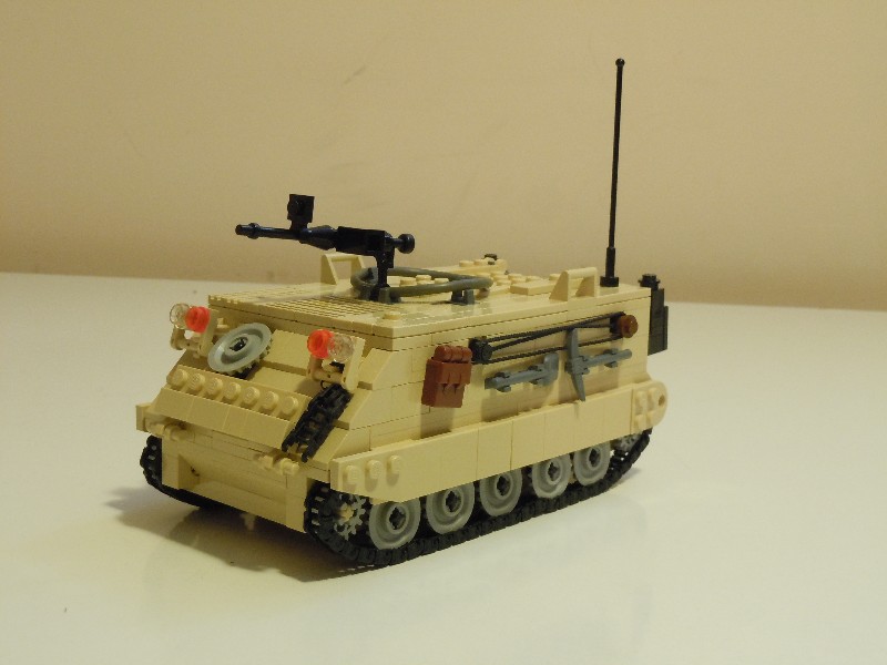 01_m113.jpg