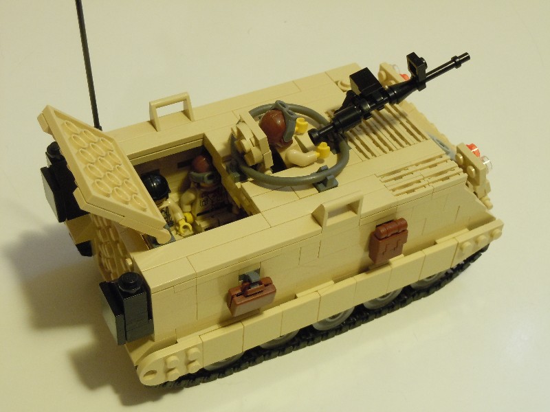 03_m113.jpg