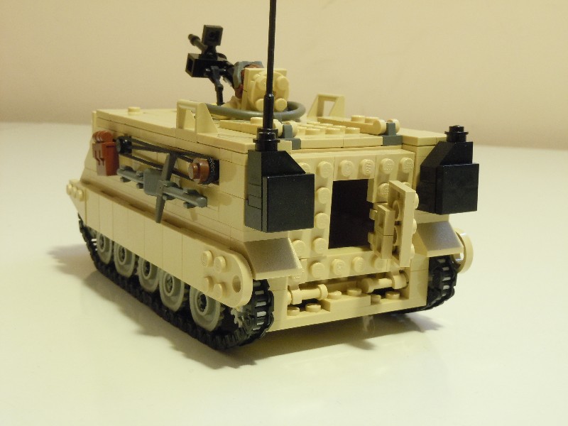 04_m113.jpg