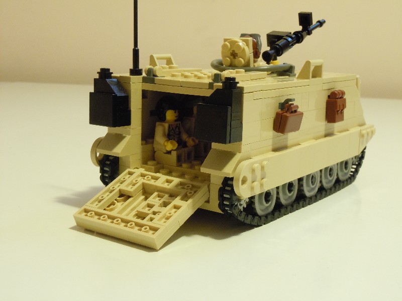 05_m113.jpg