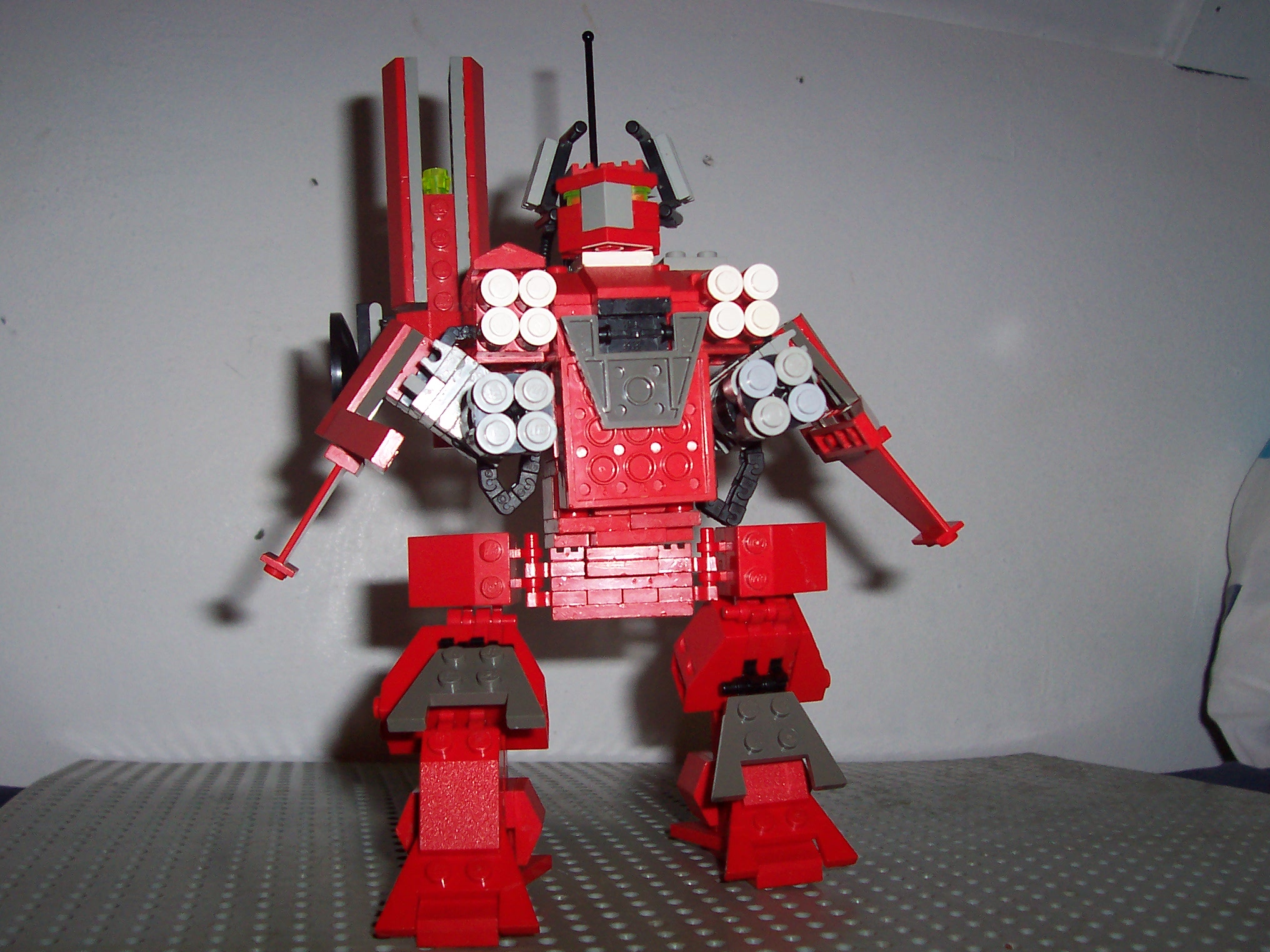 red_mech_001.jpg