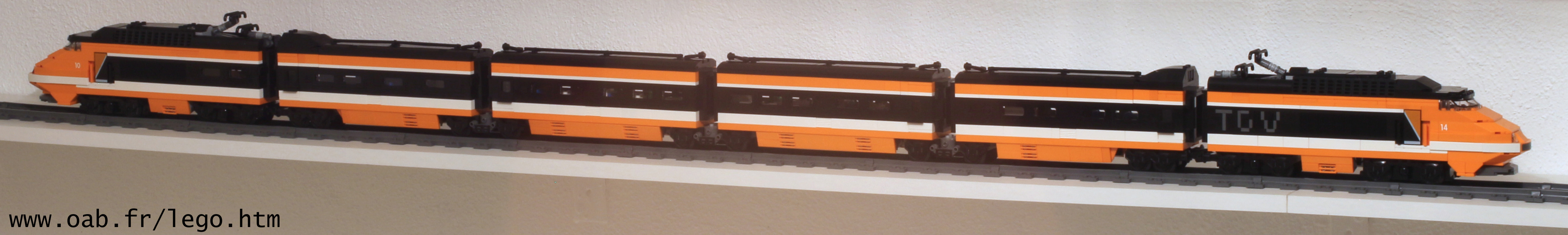10233-tgv-lego.jpg