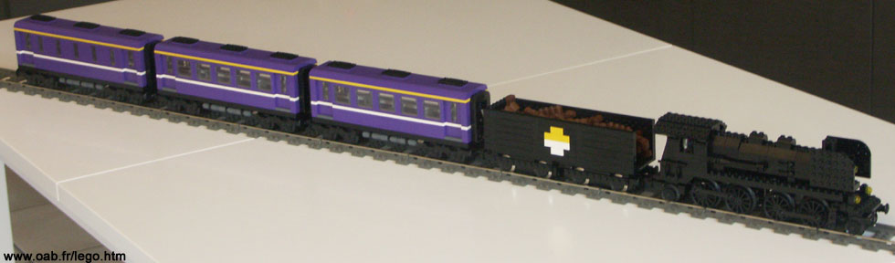 train-lego-dark-purple.jpg