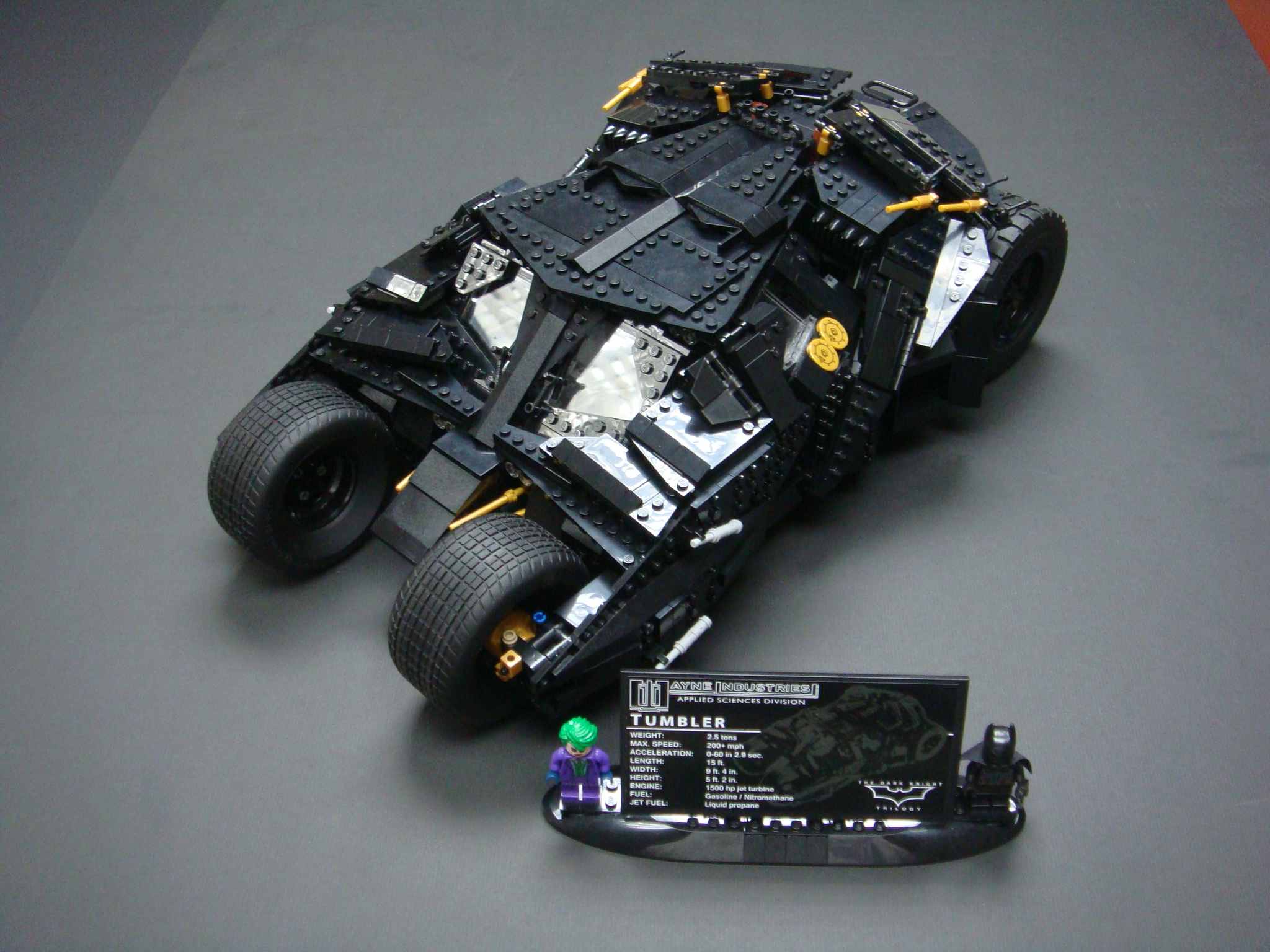 lego_76023_ucc-office.jpg