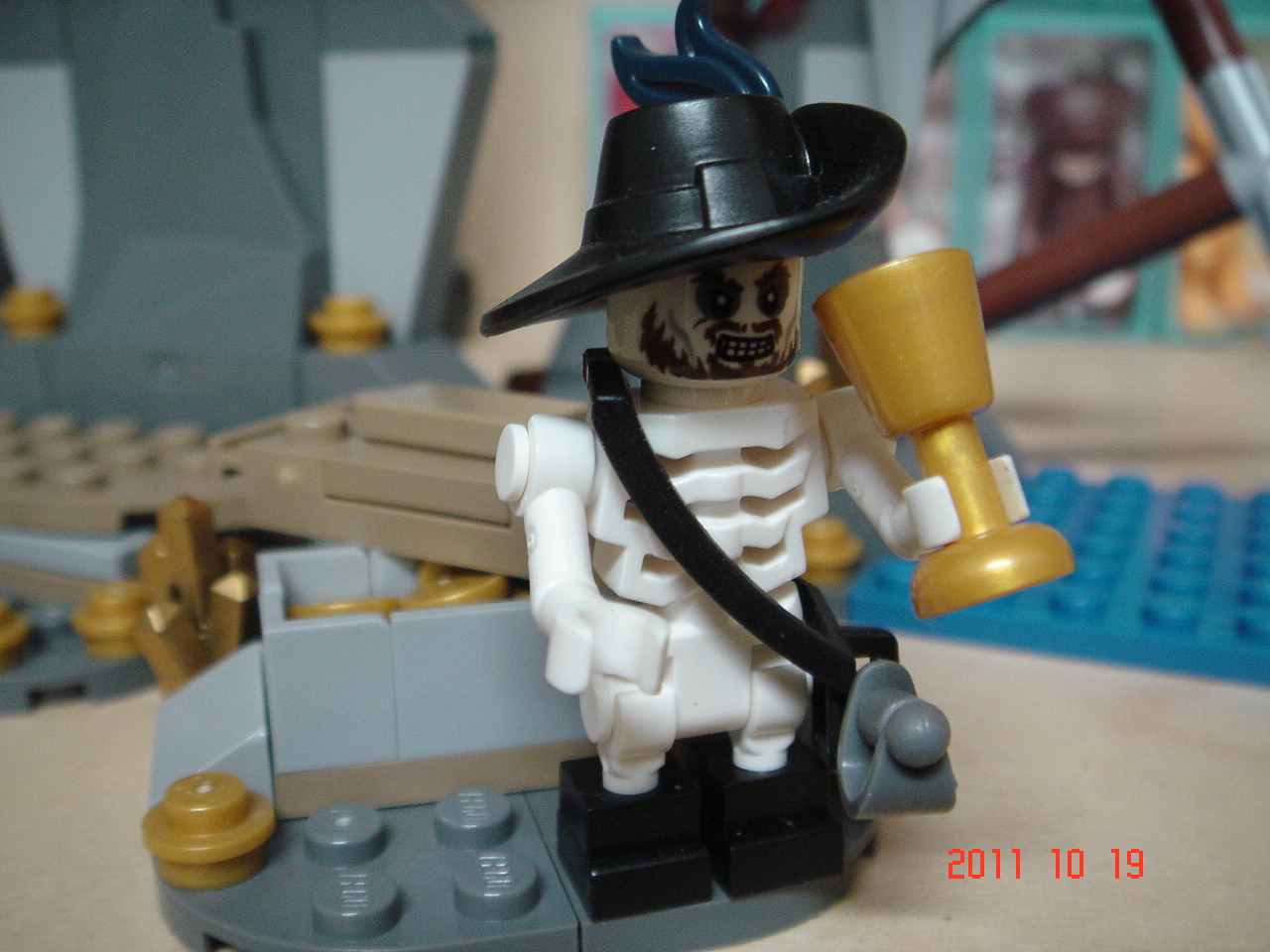 lego_pirate-minifig.jpg