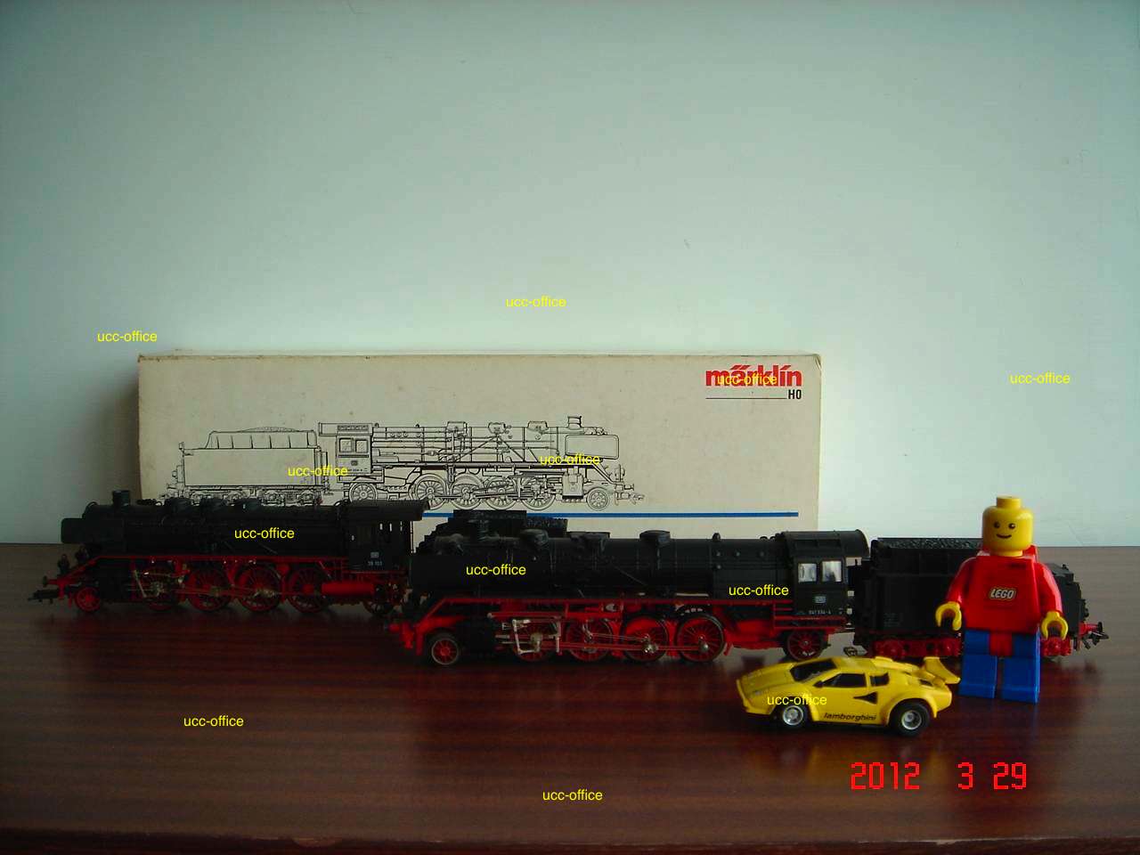 train_ucc-office-2012032901.jpg