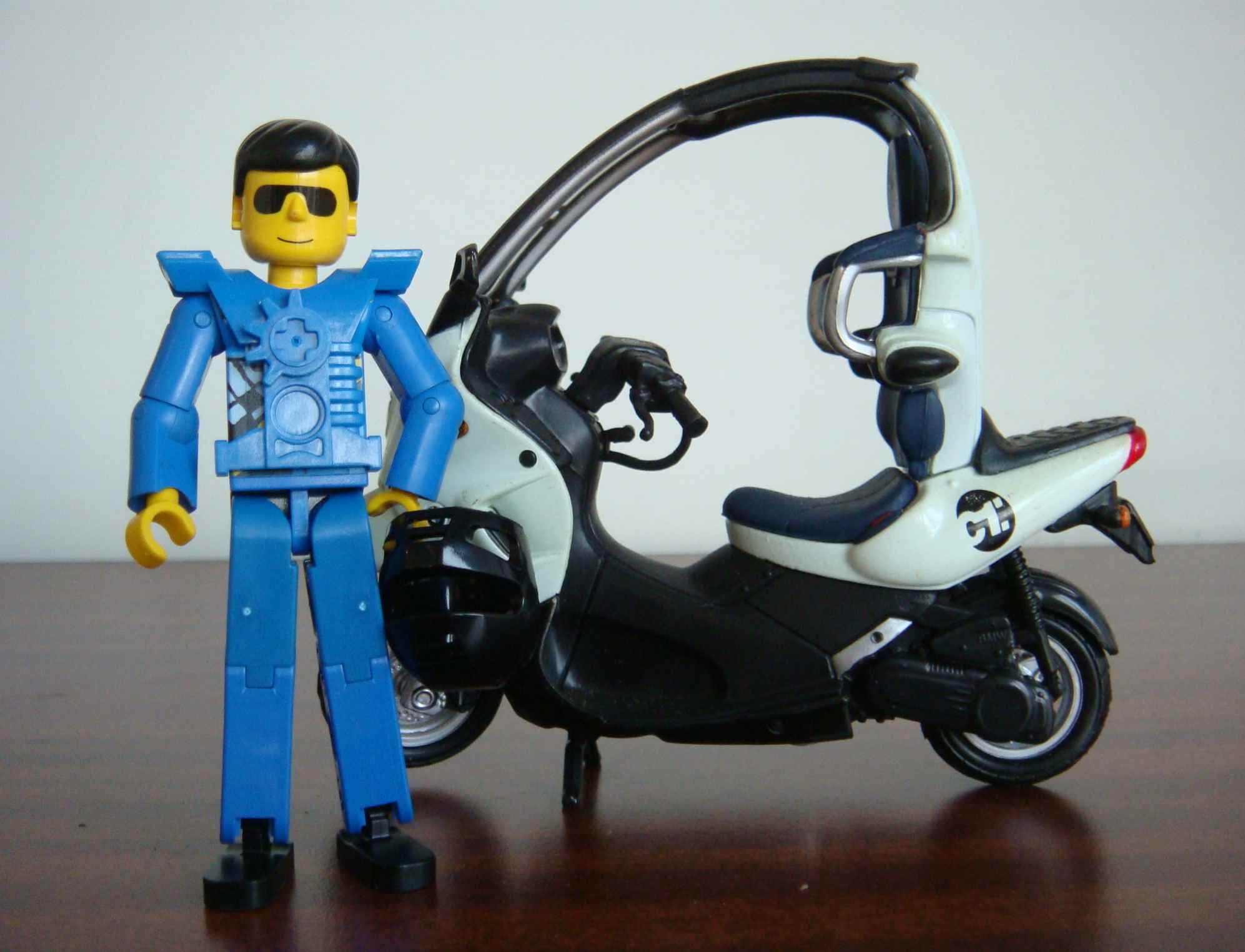 scooter_ucc-office_2015012400005.jpg