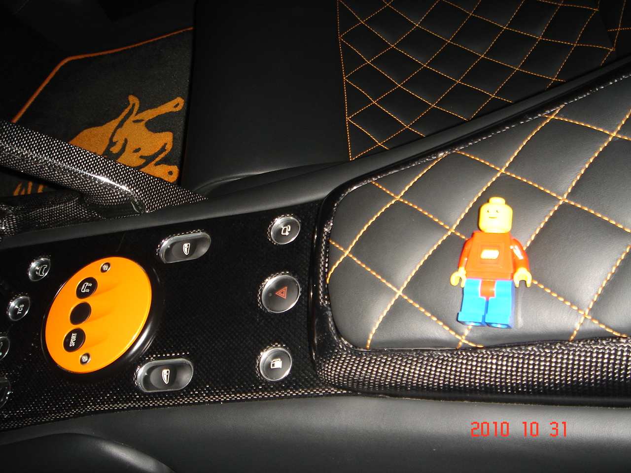 lamborghini_minifig-1.jpg