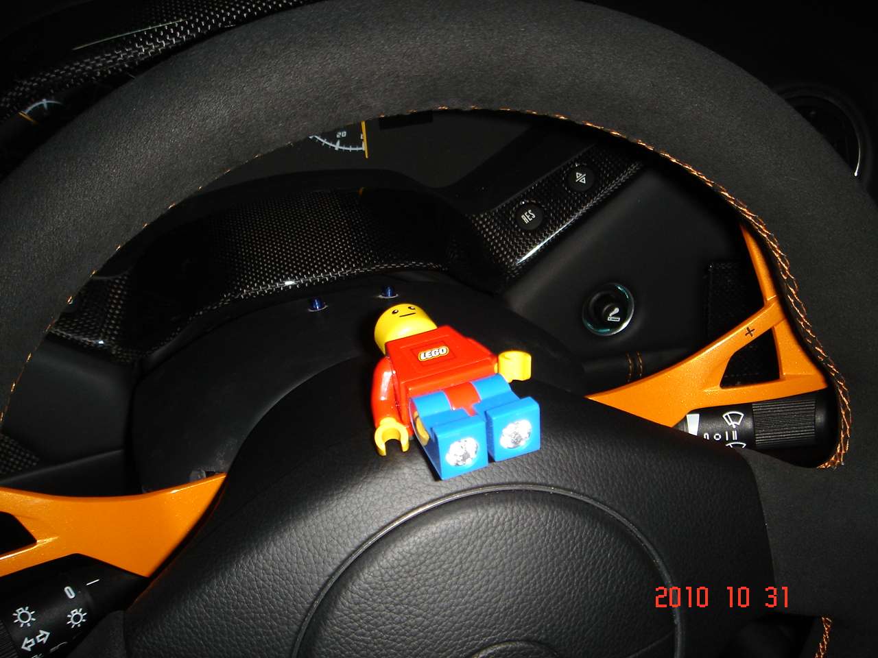 lamborghini_minifig-5.jpg