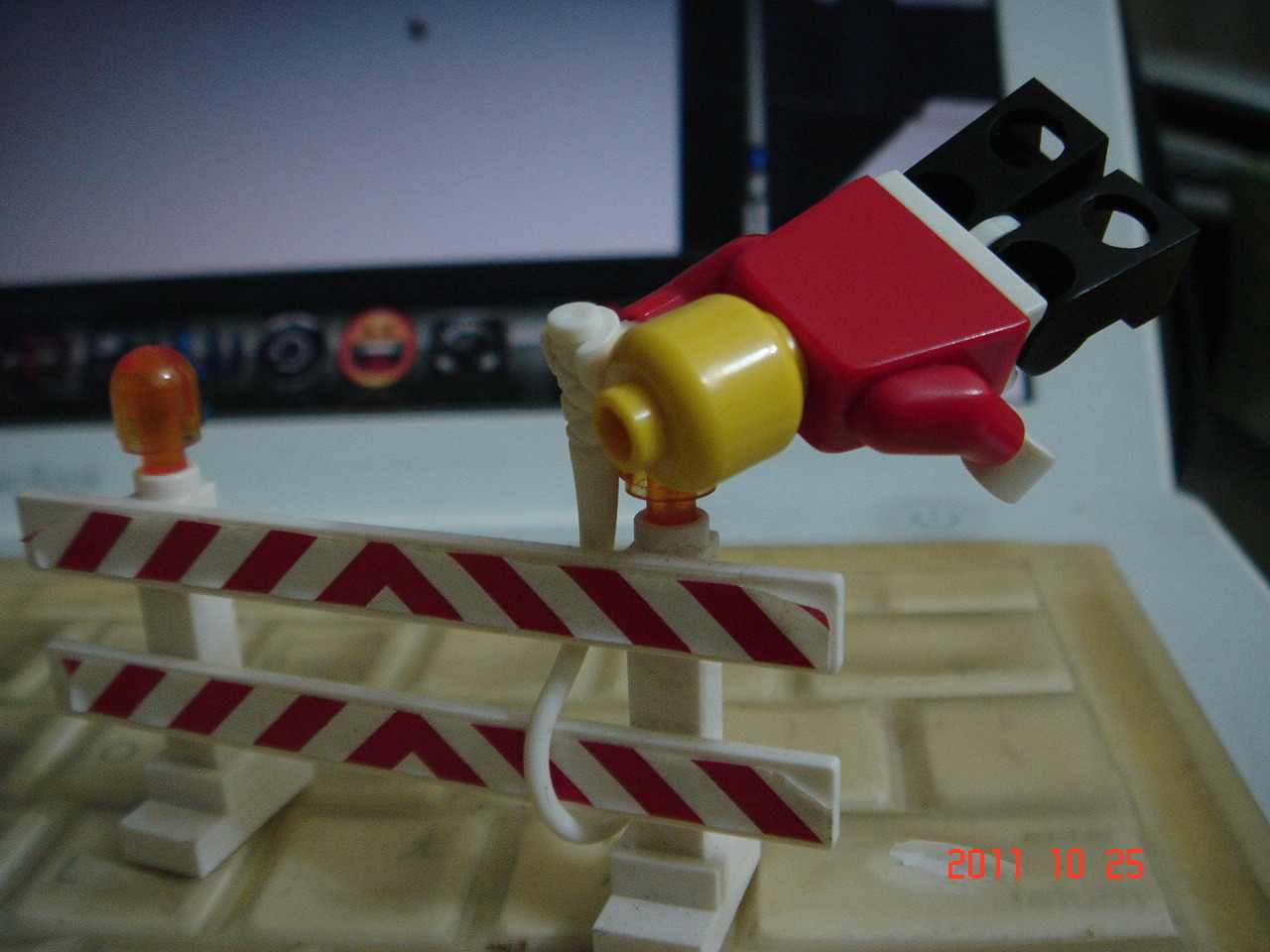 lego_minifig-ucc-102502.jpg