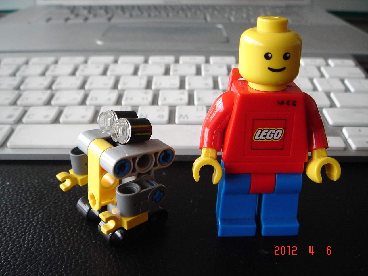 lego_minifig_ucc-office_0406008.jpg