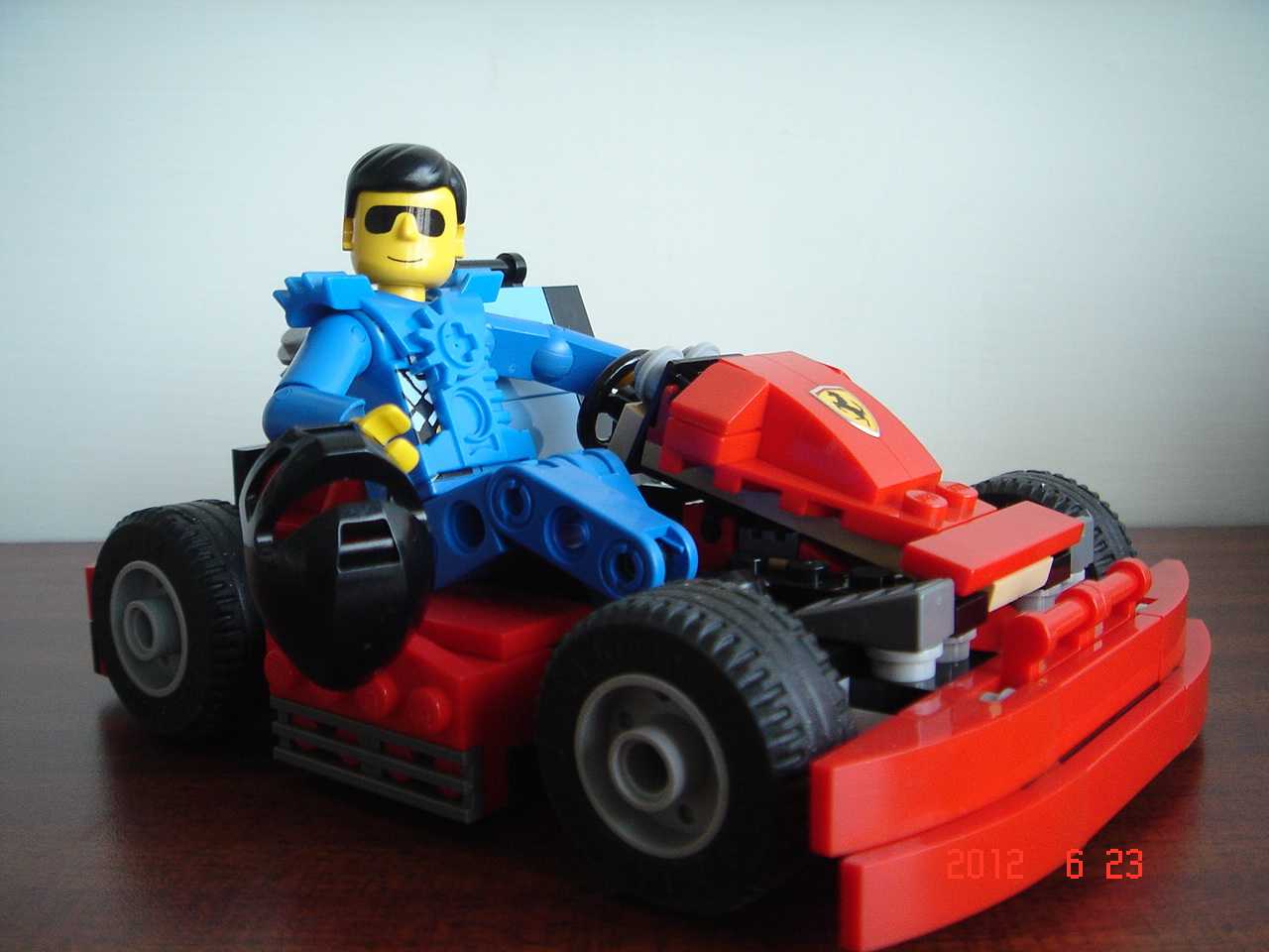 lego_minifig_ucc-office_0623001.jpg