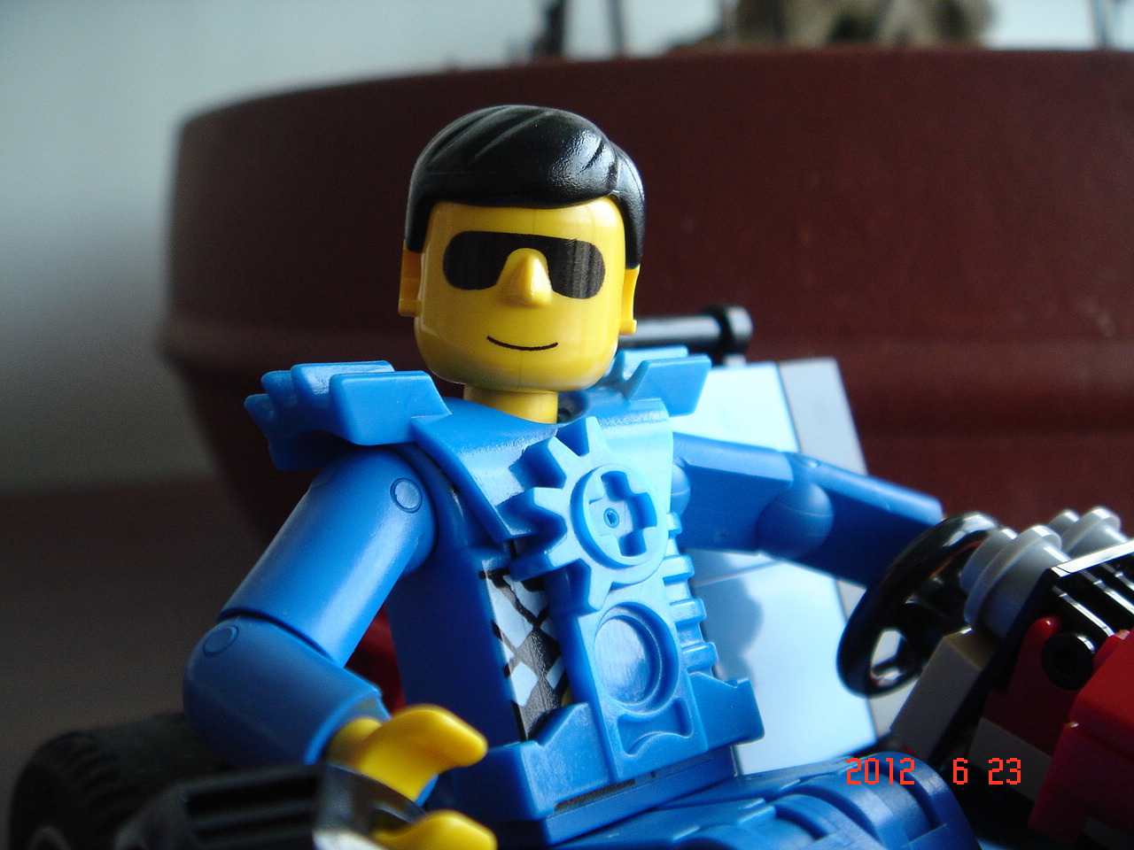 lego_minifig_ucc-office_0623002.jpg