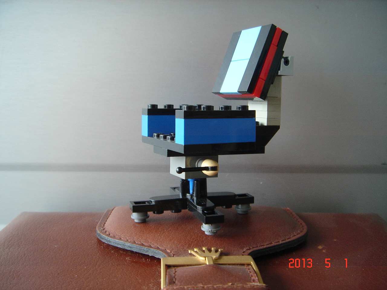 lego_moc_ucc-office_20130501003.jpg