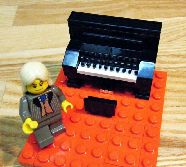 01uplightpiano.jpg