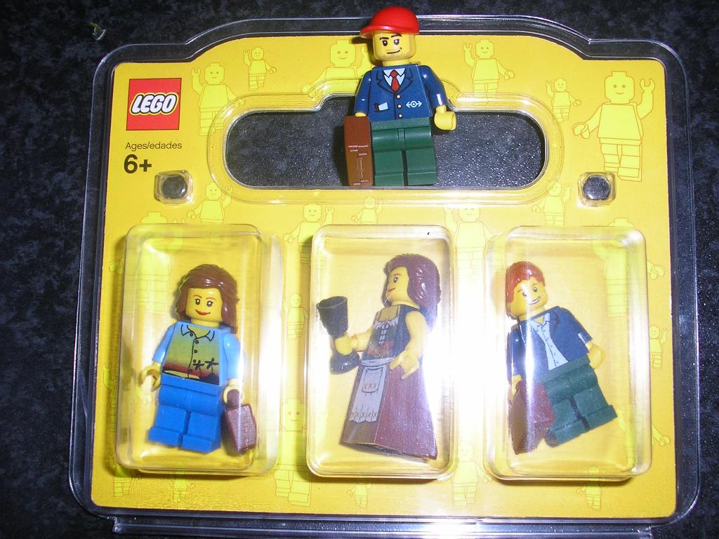 minifigs.jpg