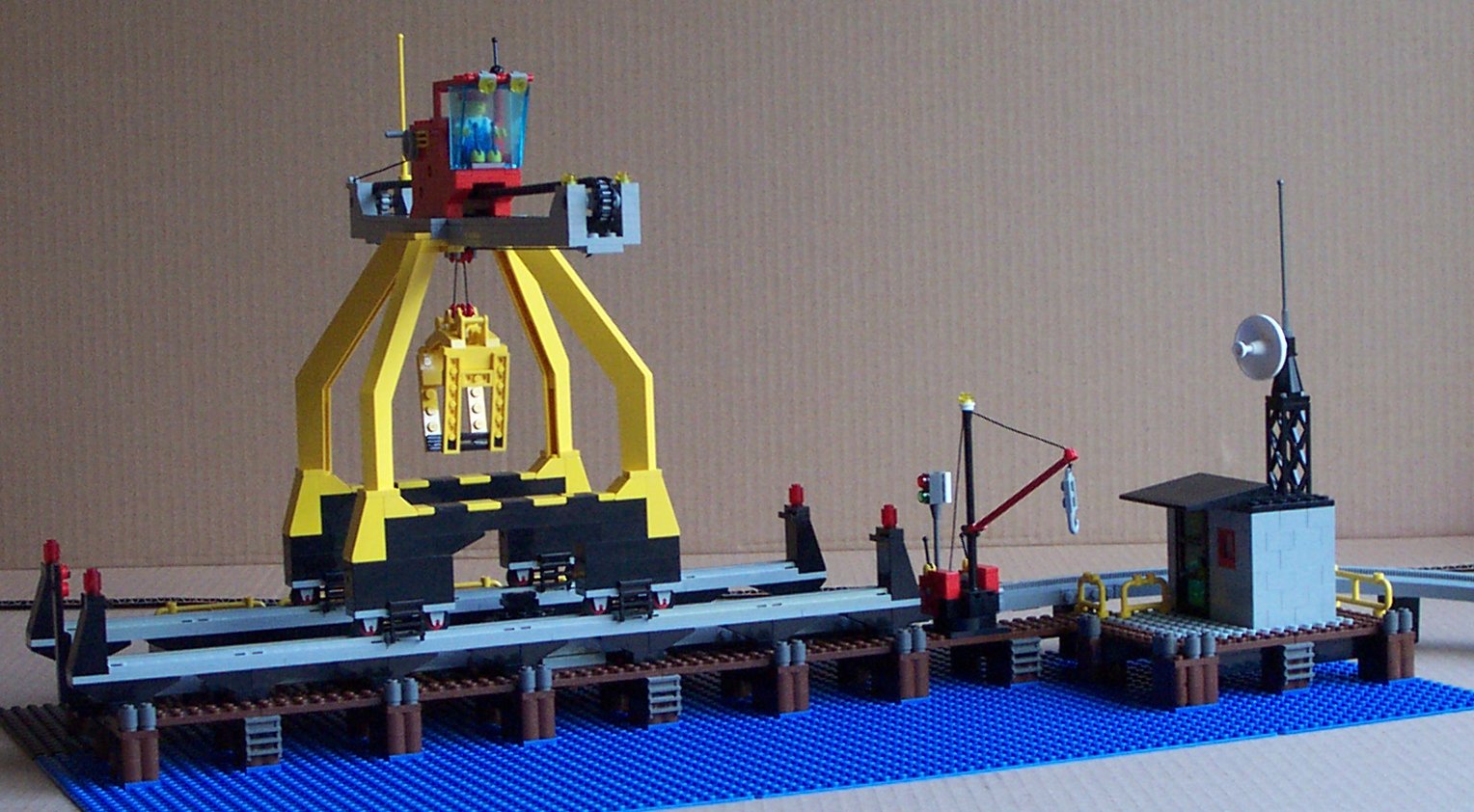 port_crane.jpg