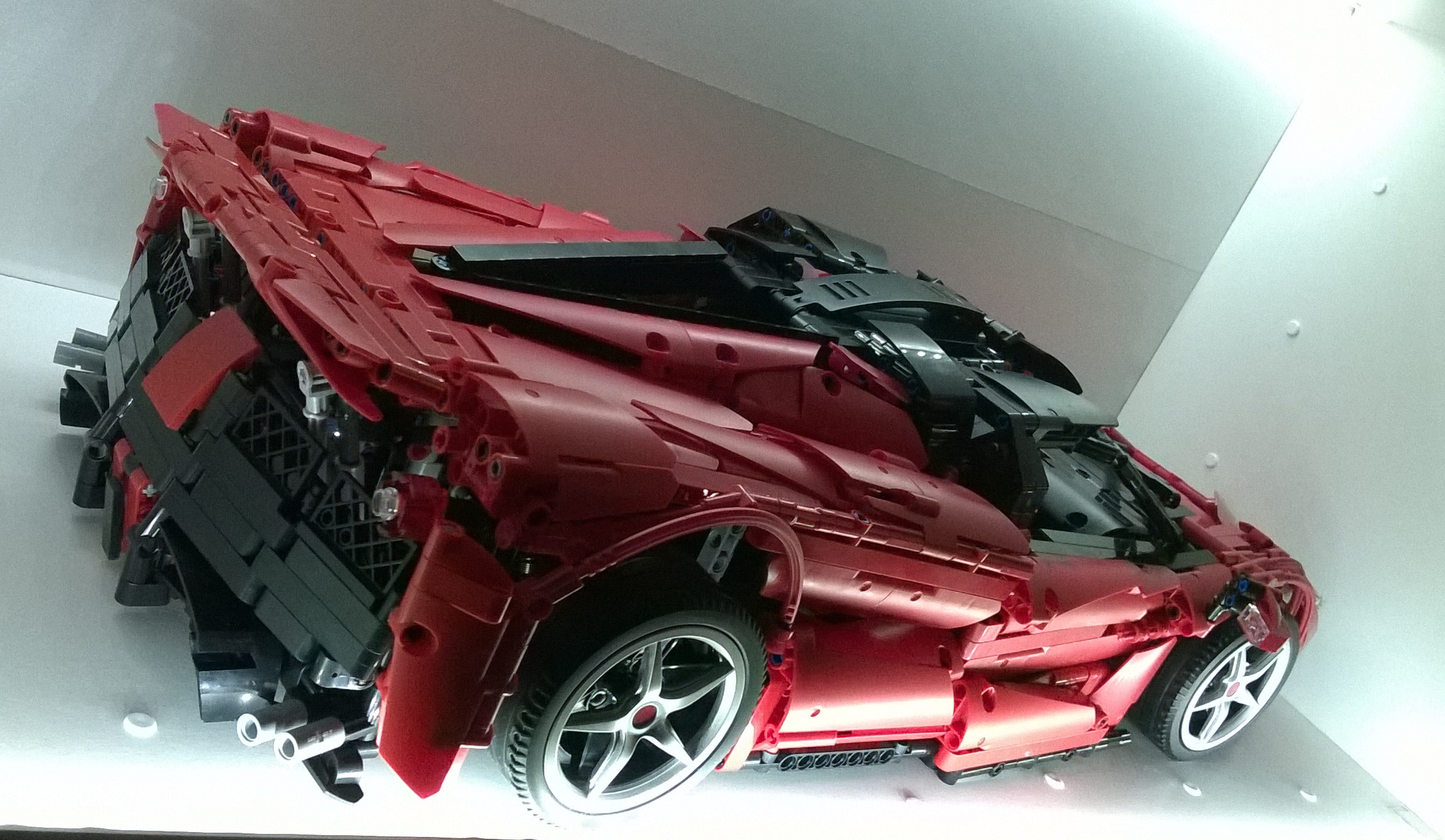 ferrari_laferrari_2.jpg