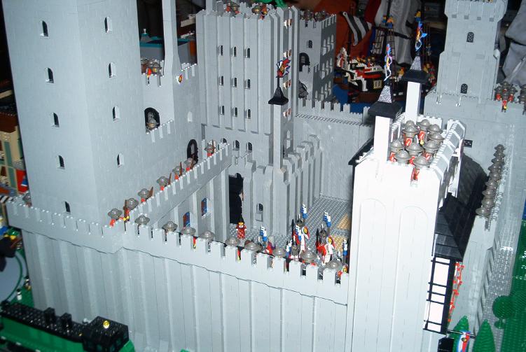 lionsrestcastle07.jpg