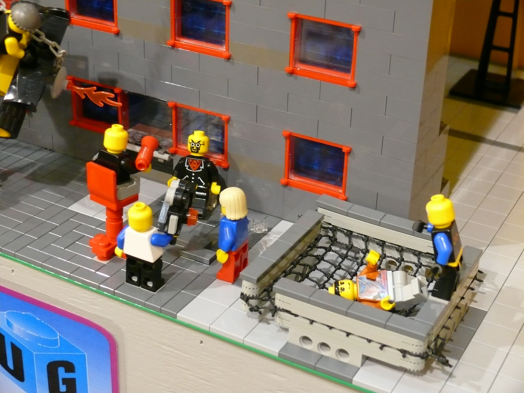 1_hollywood_display_at_lego_store_safety_net.jpg