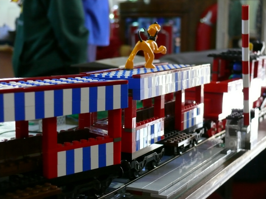 11_disneyland_train.jpg
