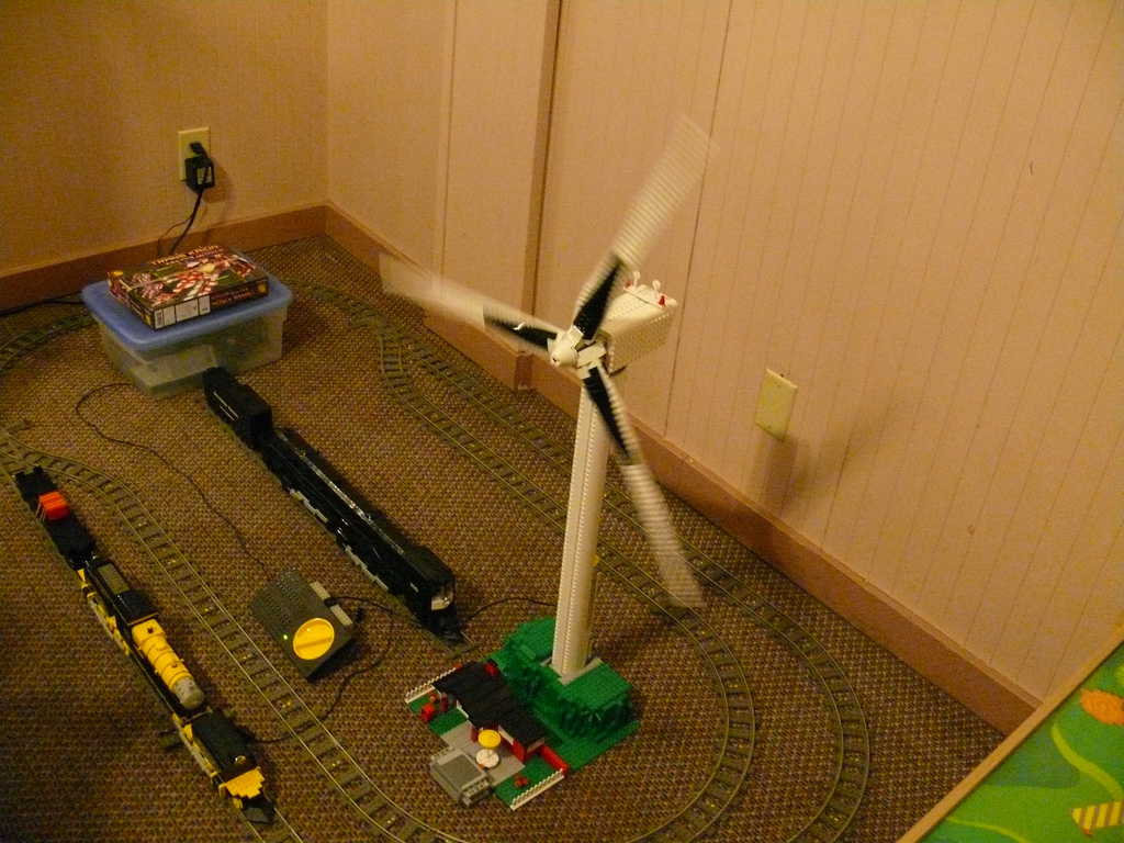 33_wind_turbine_running_1.jpg